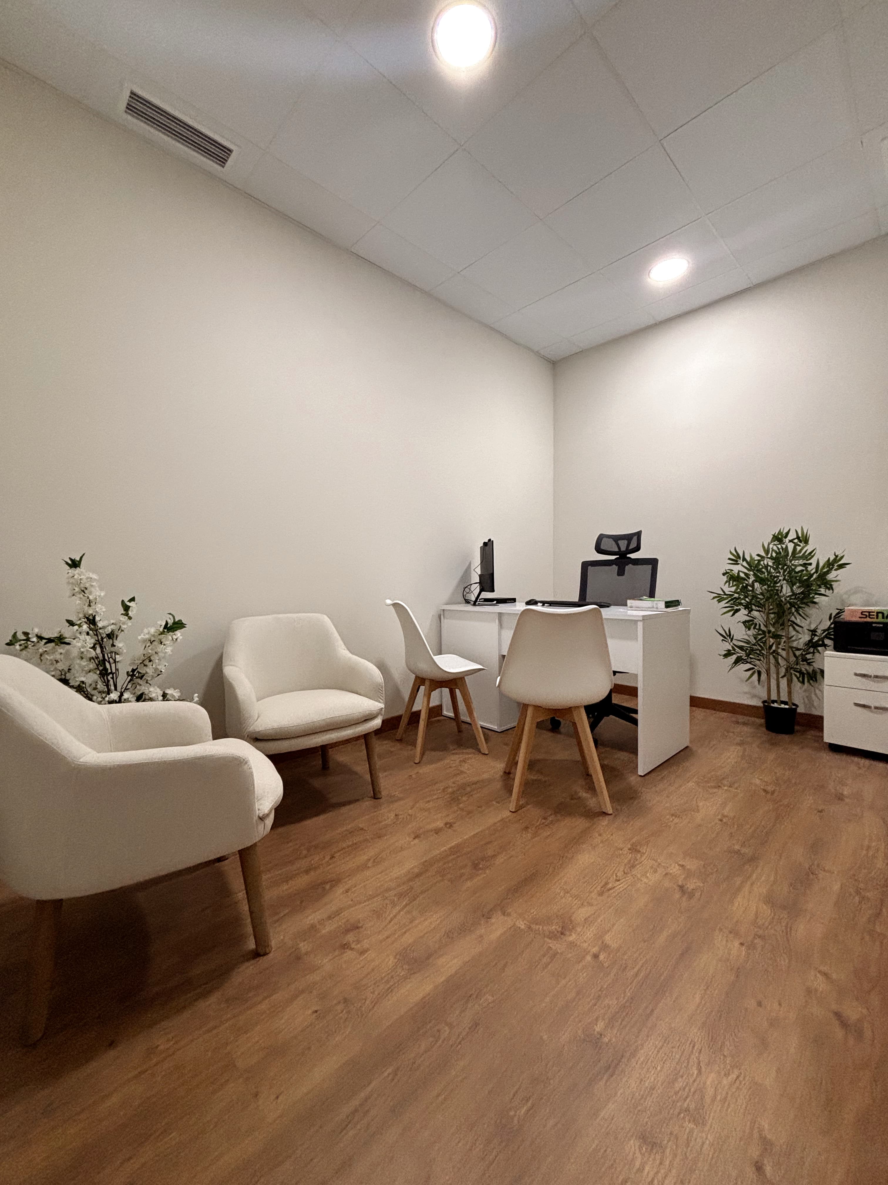 Interior del centro Ananda Salut, calle Àngel Guimerà 15, Esplugues.